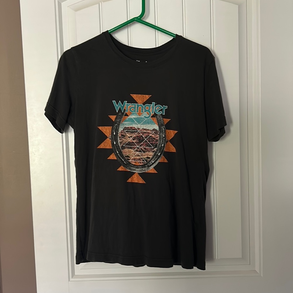 Dark grey wrangler tshirt
